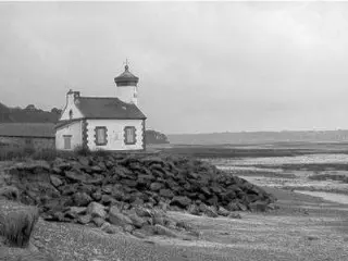 phare-de-nantouar.jpg