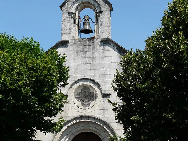 Beaupouyet-eglise-facade-ouestPere-Igor.JPG