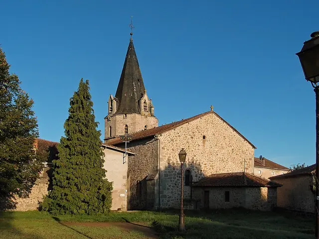 Eglise-Saint-Andre--Abjat-sur-Bandiat.jpg
