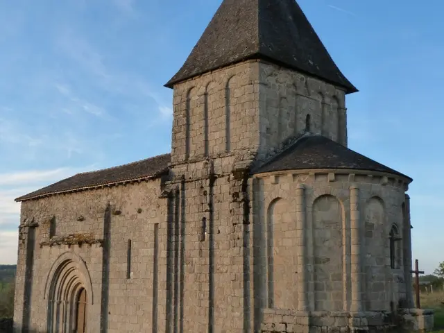 Eglise-de-Reilhac-2.jpg