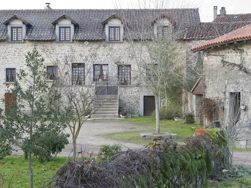 Maison-forte-la-Dommeze.jpg