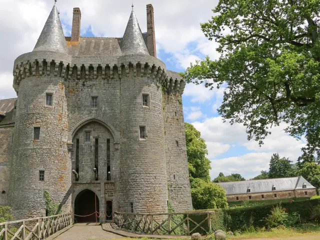 Chateau-de-Montmuran---Les-Iffs.JPG
