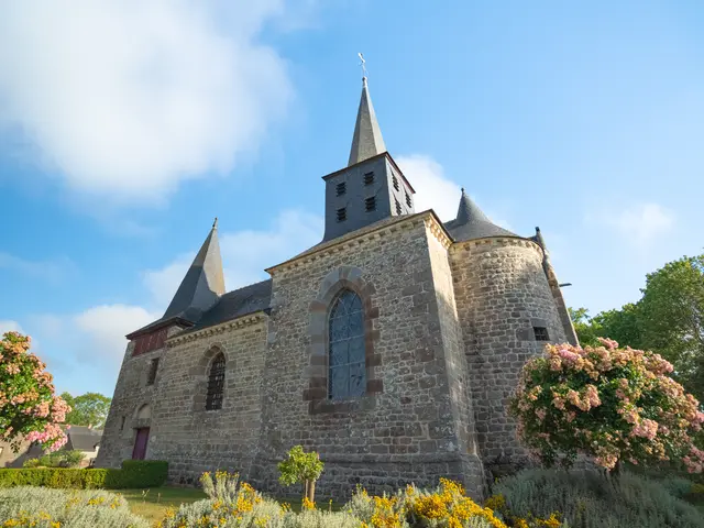 Eglise-des-Trois-Marie---Cardroc.JPG