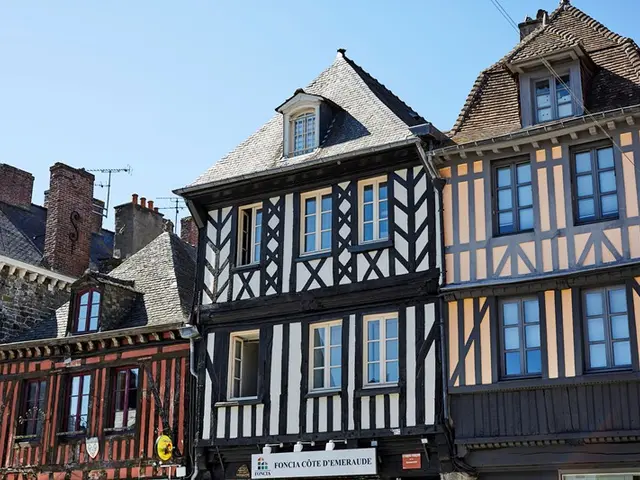Maisons-a-pans-de-bois---Grand-rue-des-Stuarts---Dol-de-Bretagne--Alexandre-Lamoureux-2.JPG