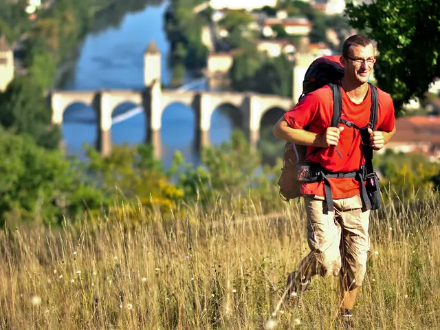 18 - PHOTO Chemin de St Jacques - Point de vue de la Croix de Magnes - CAHORS © Lot Tourisme - C. ORY.jpg