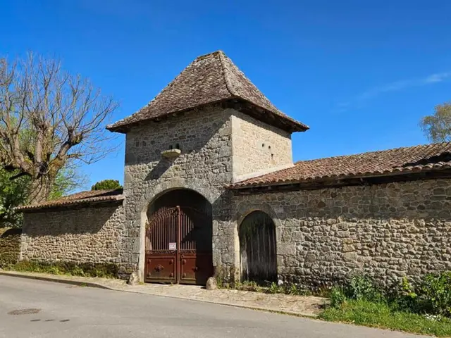 Pigeonnier-porche-de-Maisonnais-3---Sirtaqui.jpg