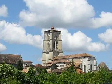 eglise-fortifiee-St-Astier.jpg