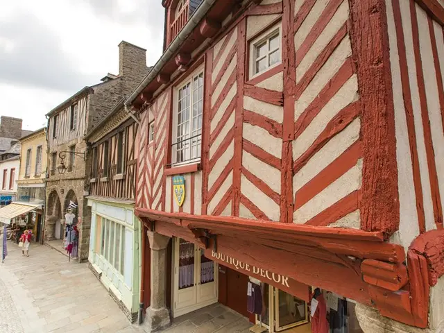 Maisons-a-pans-de-bois-Dol-SBourcier.jpg