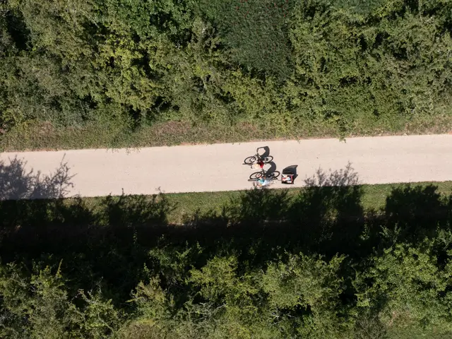 Vue drone de la voie verte à Duravel © Lot Tourisme - Cyril Novello 220703-162343.jpg