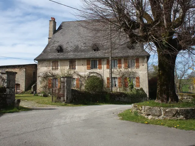 GRANDE MAISON BOURG 02 PR.JPG