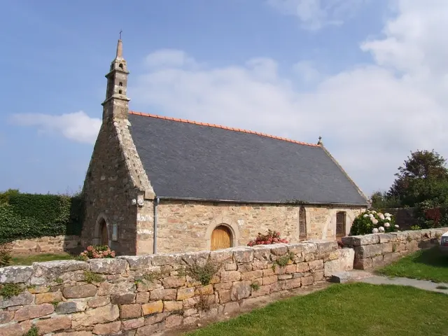 Chapelle-Saint-Nicolas-Bugueles.jpg