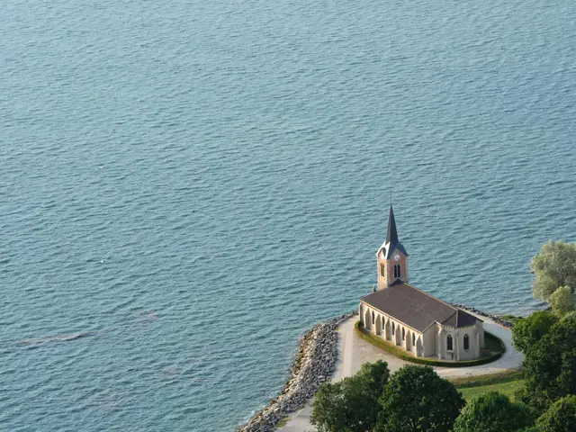 Eglise-Champaubert-aerienne©OTLacduDer.jpg