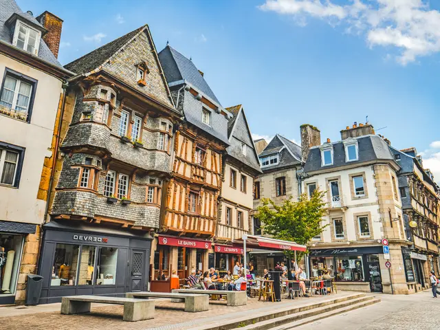 Place-du-General-Leclerc-Lannion.jpg