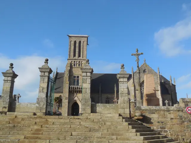 Eglise-Louannec--3-.JPG