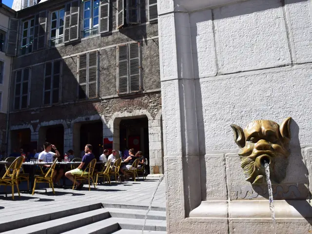 fontaine---place-reine-Marguerite.jpg