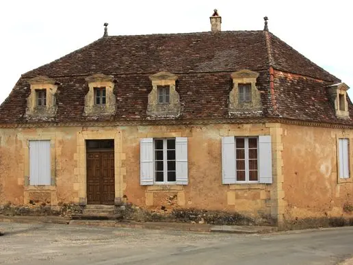 Maison-a-lucarnes-cendrieux.jpg