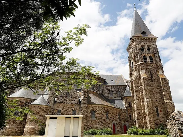 -P.-Contin---eglise---La-Fresnais.jpg