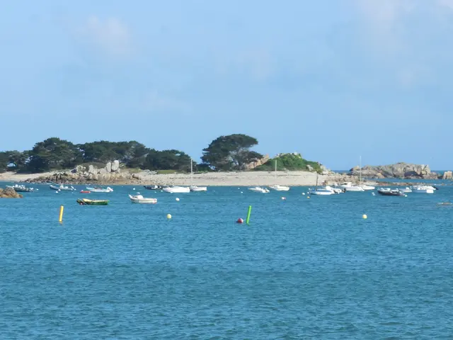 Archipel-ilots-de-Port-Blanc.JPG