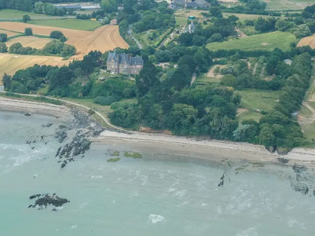 -yLangevin---Vue-aerienne-Chateau-Richeux.jpg