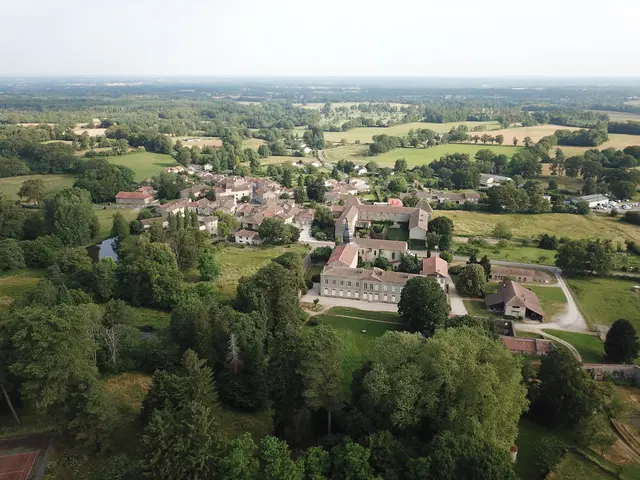 Mortemart-vue-aerienne-des-couvents.jpeg
