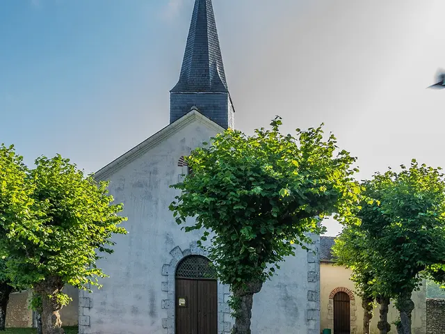 Saint_Martin_church_of_Monthou-sur-Bièvre_03.jpg