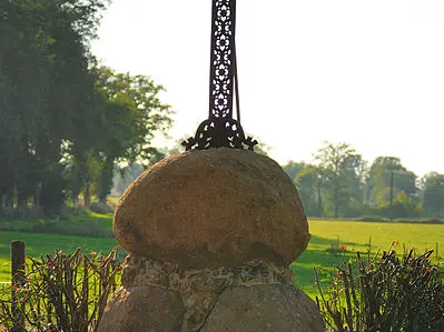 Internet-La-croix-du-mechant-Condat.jpg