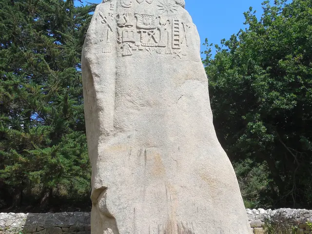 menhir-de-St-Uzec.JPG