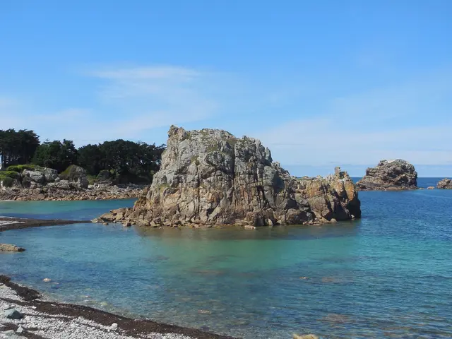 tors---pointe-du-Chateau.JPG