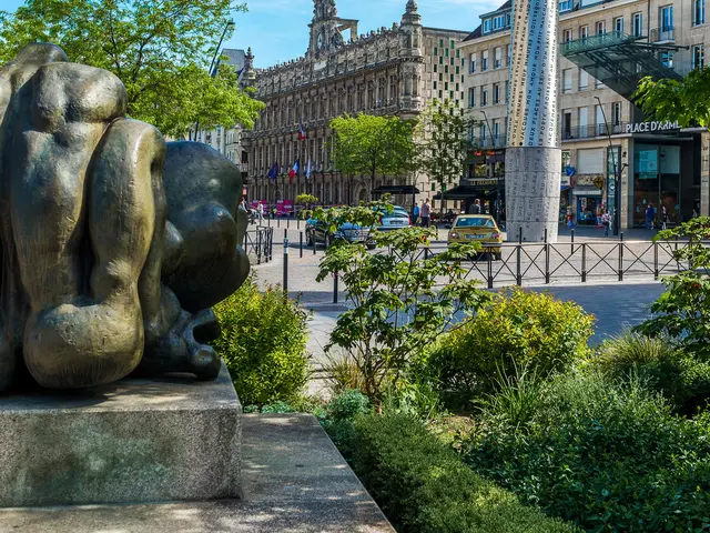 7455618_valenciennes-place_darmes-copyright-thomas-douvry-ville-de-valenciennes-2jpg.jpg