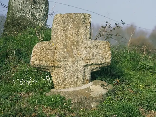 -Patrimoine-Region-Bretagne---Croix-La-Croix-de-Pierre.jpg