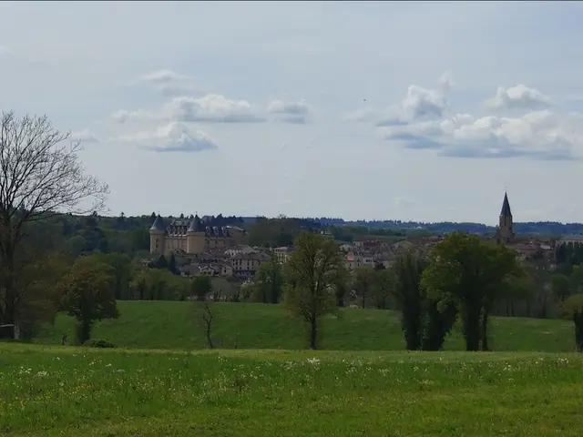 Panorama-chateau-rochechouart.jpg