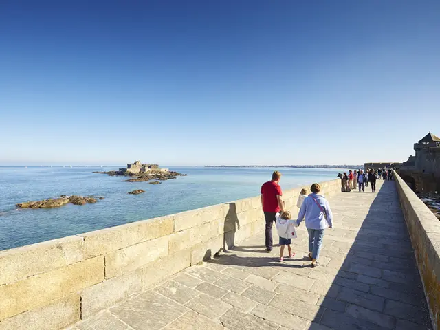 La-courtine-de-la-Porte-Saint-Thomas---Saint-Malo--aLamoureux-2.jpg