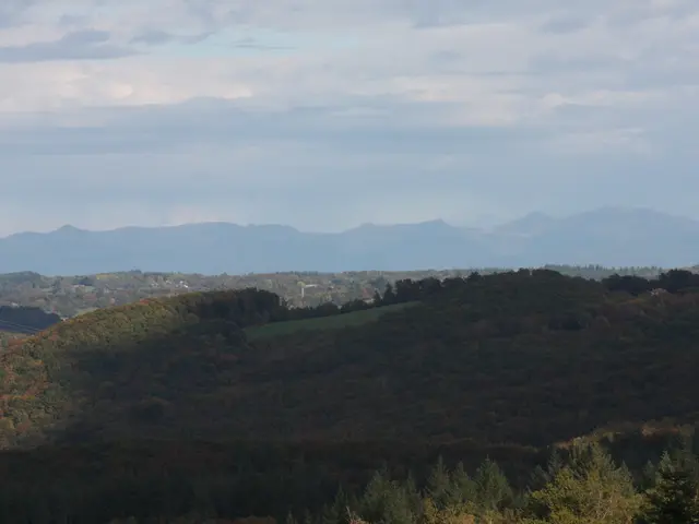 VUE CANTAL DEPUIS LAMATIVIE (1).JPG