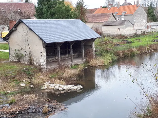 Huisseau_sur_Cosson_-_Lavoir_du_Bourg_-_002.jpg