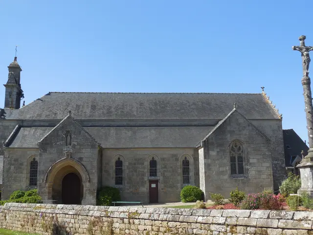 Eglise-et-calvaire.JPG