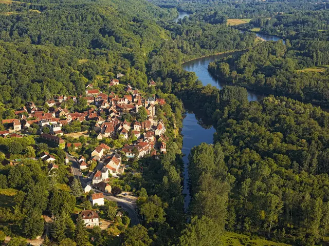 Village de Carennac Lot Tourisme - CRT Midi-Pyrénées, D. VIET 110715-060646_1534x2048.jpg