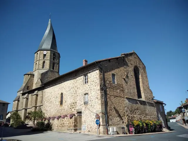 eglise-rochechouart.jpg