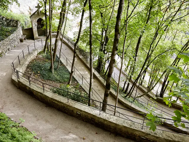 Chemin de croix - photothèque dép LOT.jpg