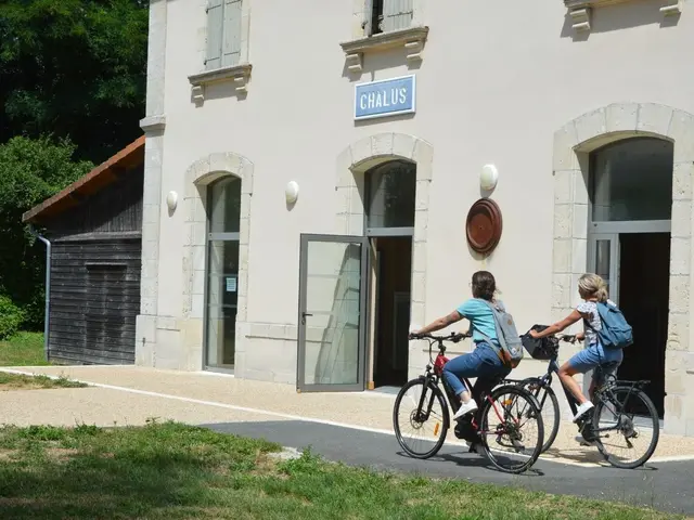 Ancienne-Gare-de-Chalus.jpg