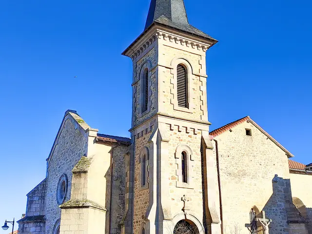 SAINT-JOUVENT-Eglise-SIT--Mairie-St-Jouvent--2--2.jpg