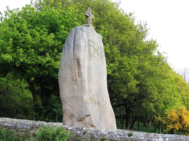 menhir-st-uzec--1-.JPG