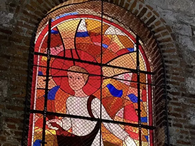 21955750_saint-landelin_vitraux_querenaingjpg.jpg