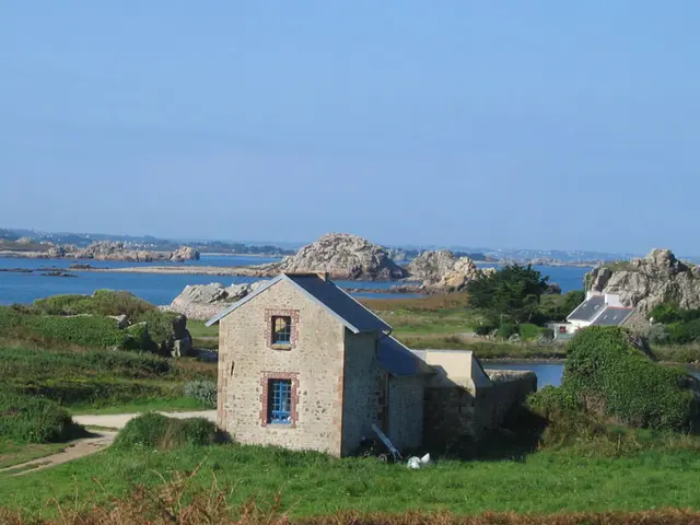 Maison-de-Littoral-Plougrescant-2.jpg