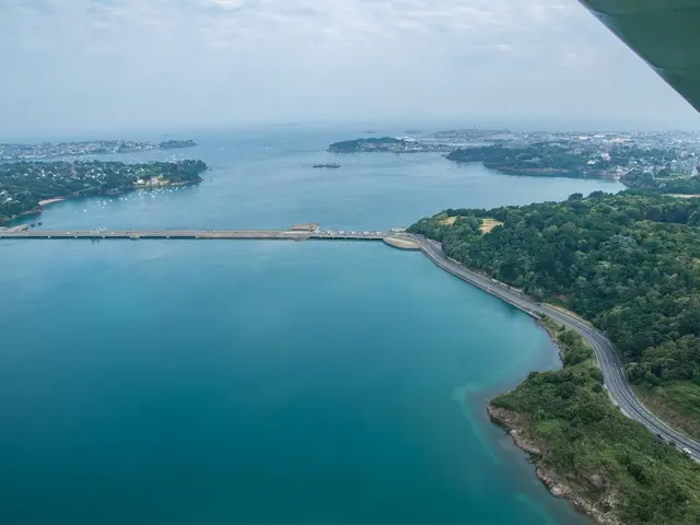 Vue-sur-le-barrage-et-l-estuaire-de-la-Rance-Yann-Langevin-13786.JPG