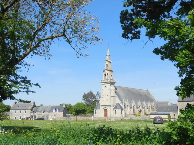 17-Collegiale-Saint-Pierre-Tonquedec-AG.jpg