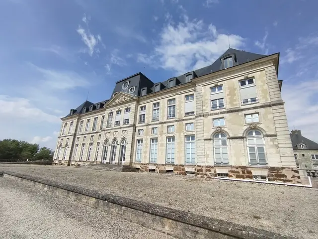 Chateau_de_brienne_arrière-wikimedia.jpg