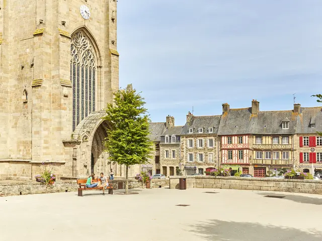 Cathedrale-Treguier-1-.jpg