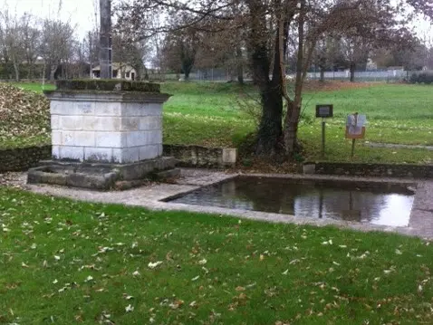 Fontaine-St-Pierre-Douchapt.JPG