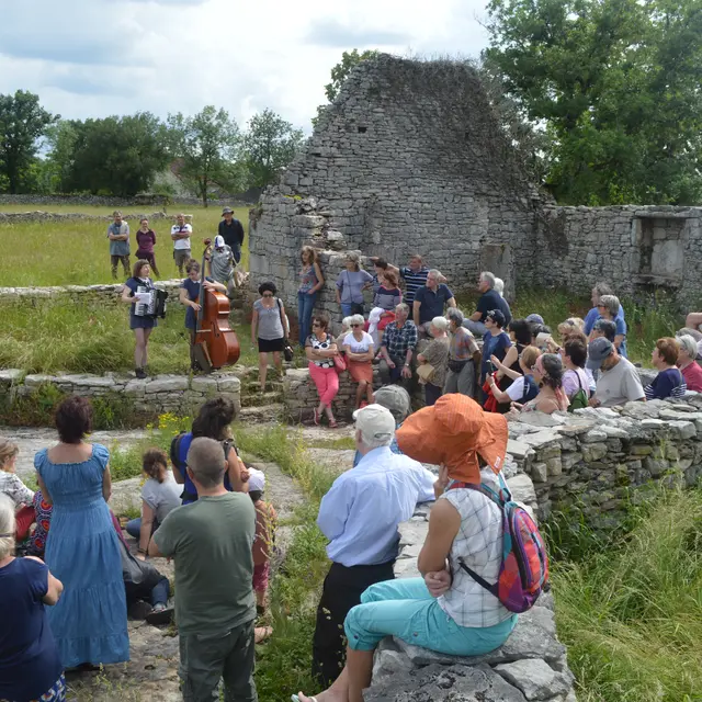 POI 2 - Concert dans le hameau credit P.Monniaux PNRCQ.JPG