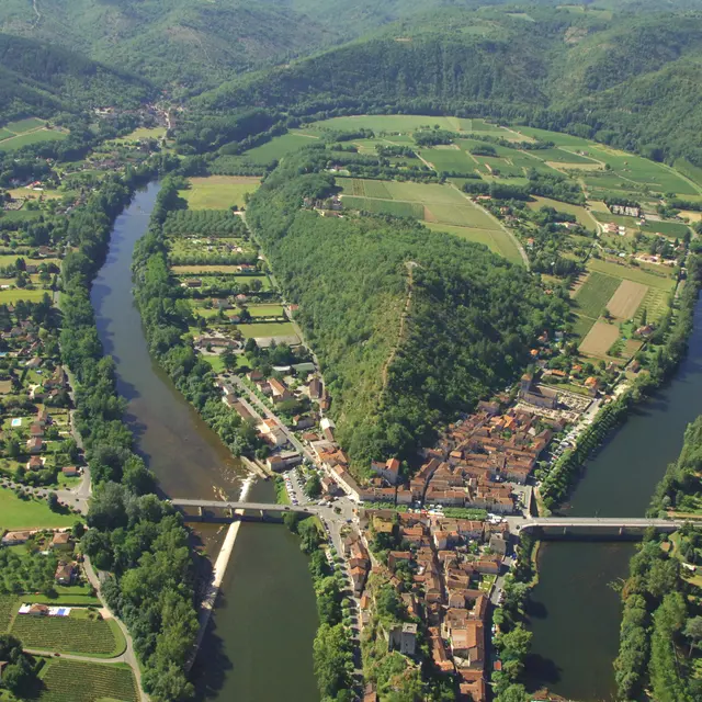 Vue aérienne de Luzech--Lot Tourisme-ECAV aviation-Michel Bernard-2.jpg